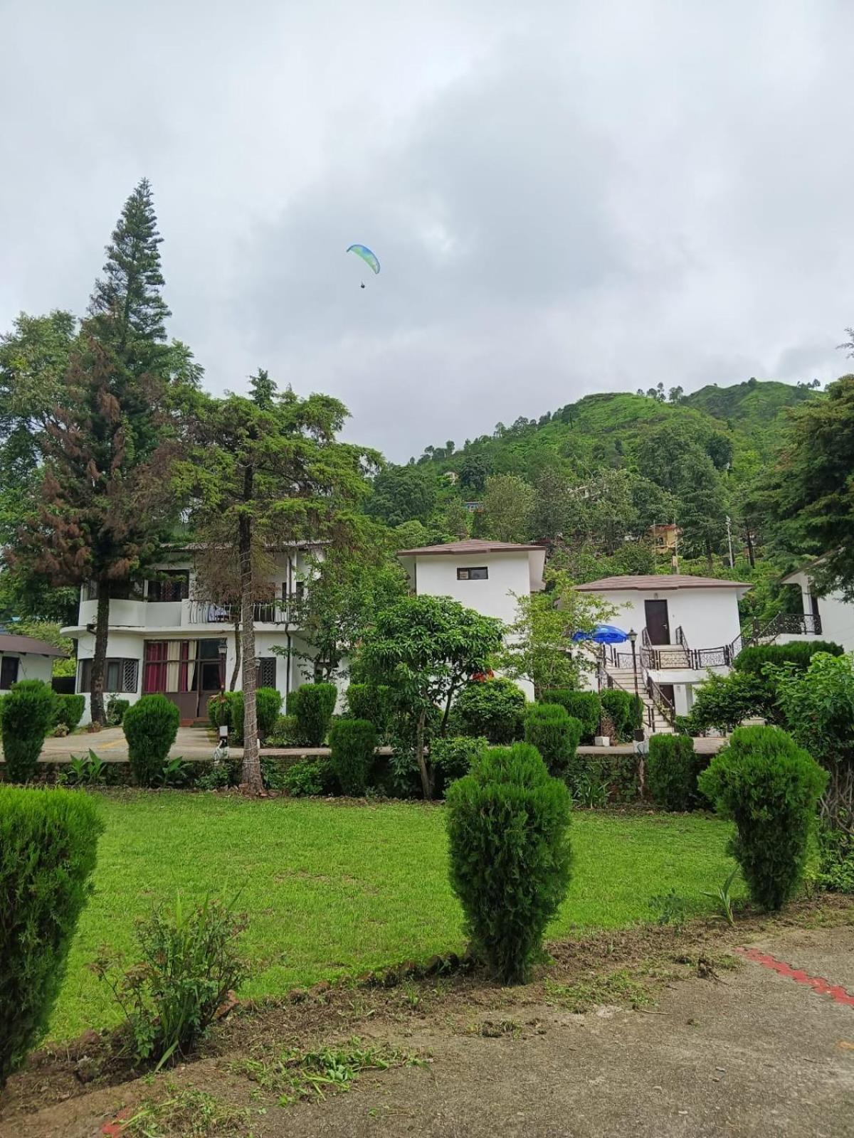 Shikha Resort Ewentbliz Bhimtal Bagian luar foto