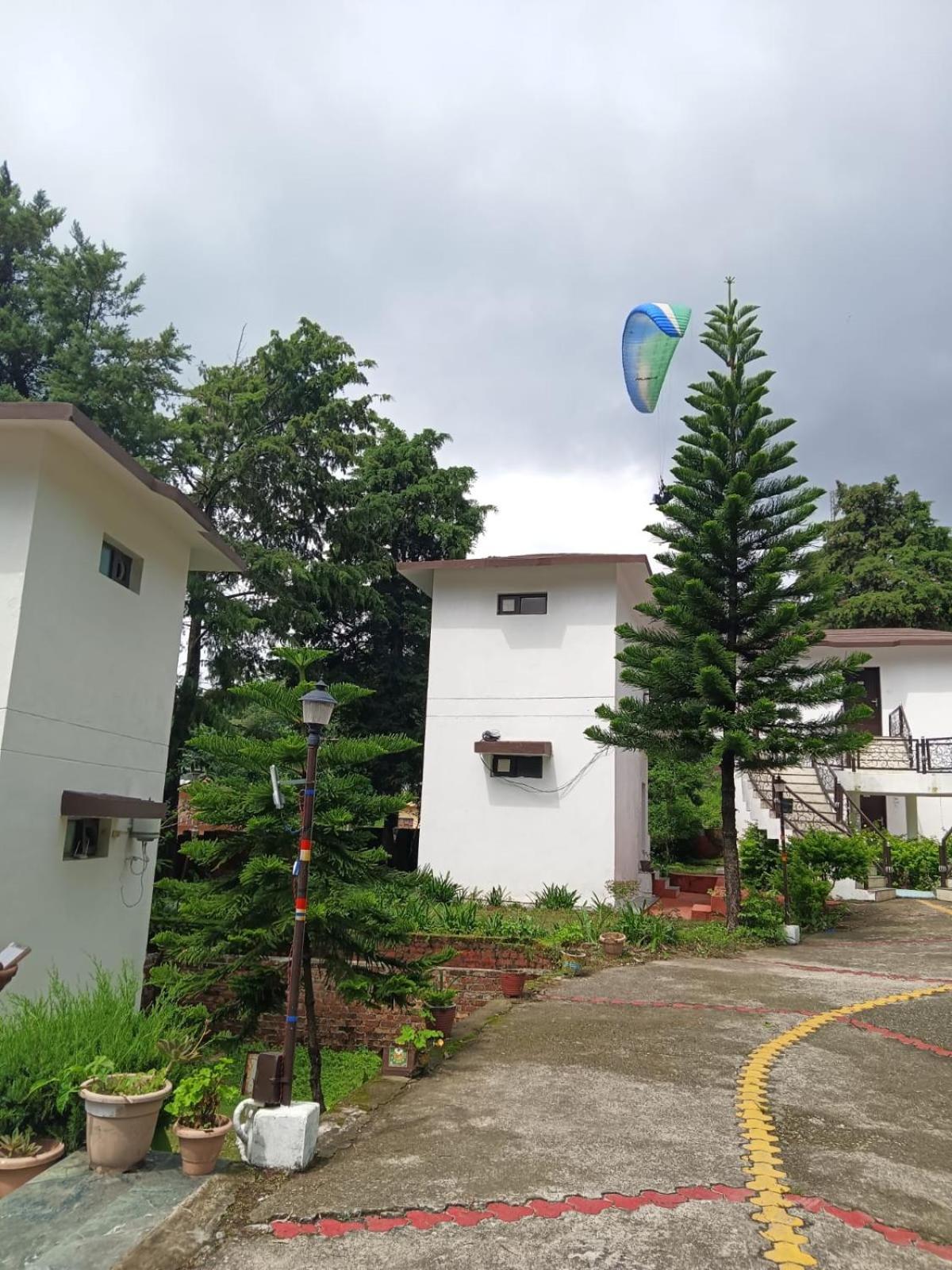 Shikha Resort Ewentbliz Bhimtal Bagian luar foto