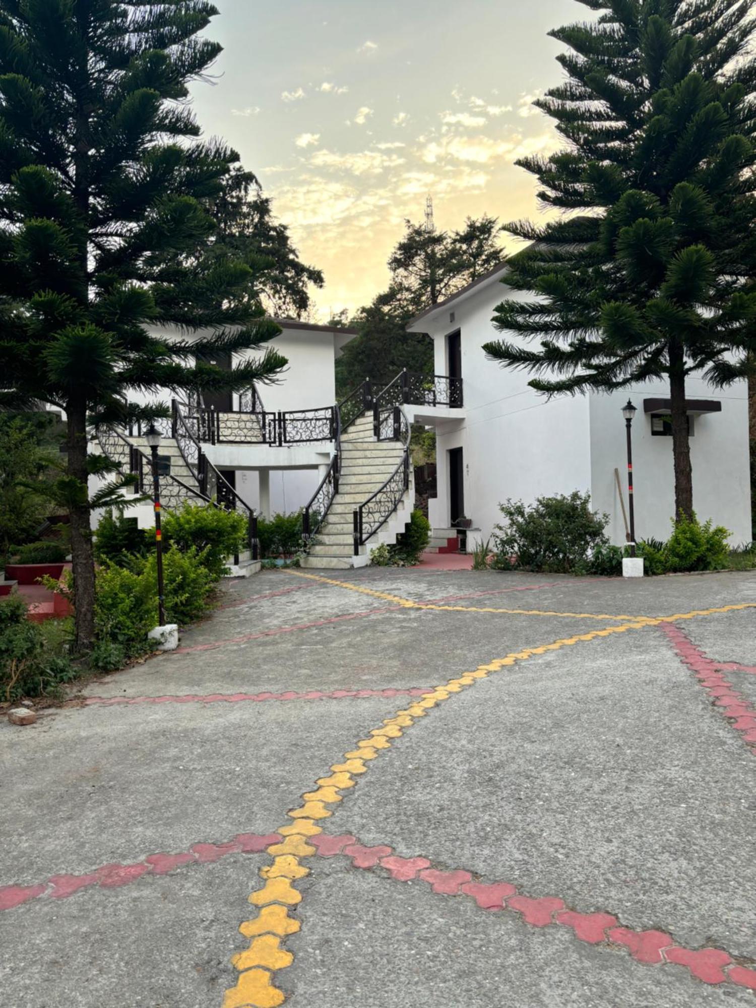 Shikha Resort Ewentbliz Bhimtal Bagian luar foto