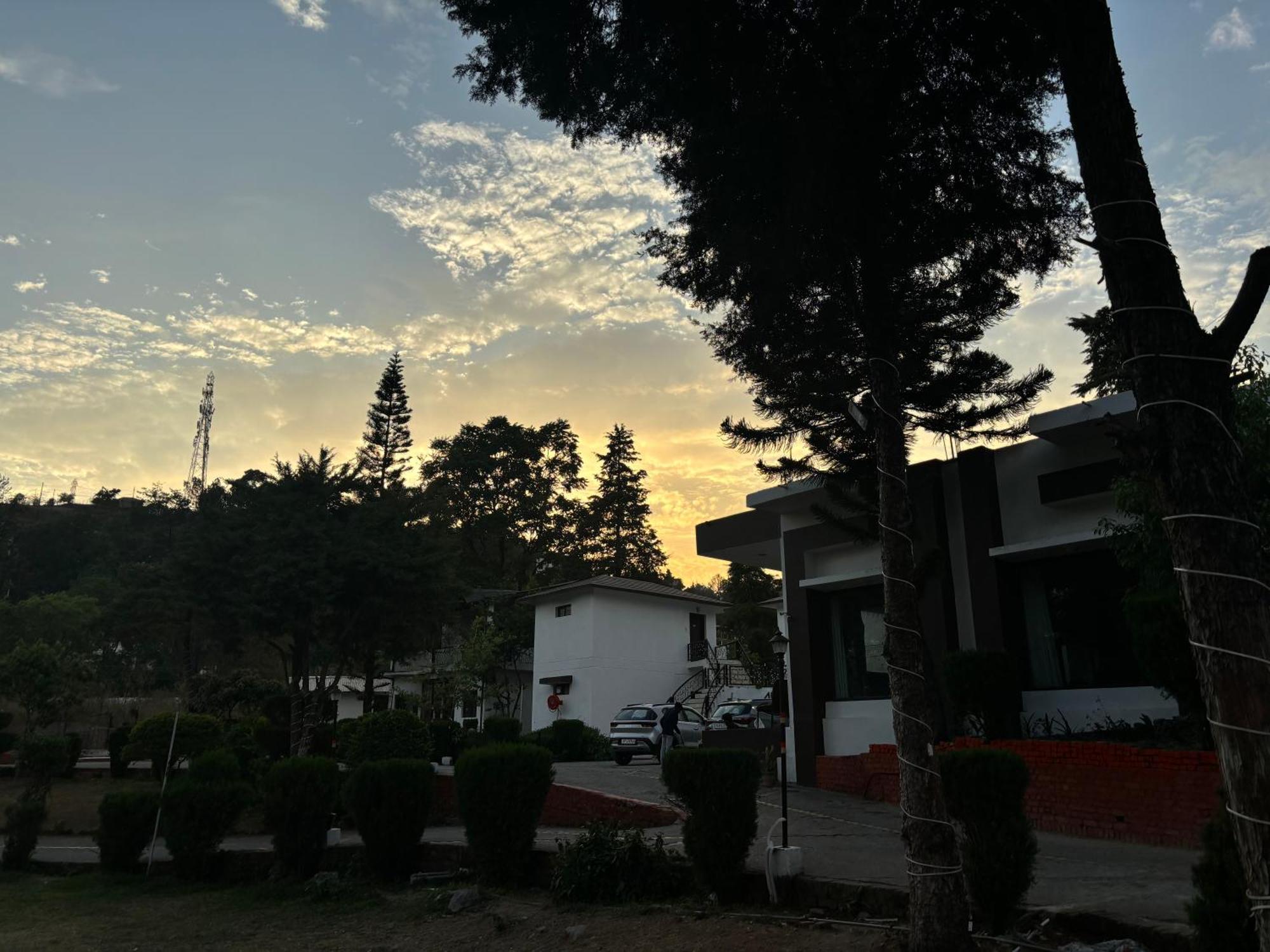 Shikha Resort Ewentbliz Bhimtal Bagian luar foto
