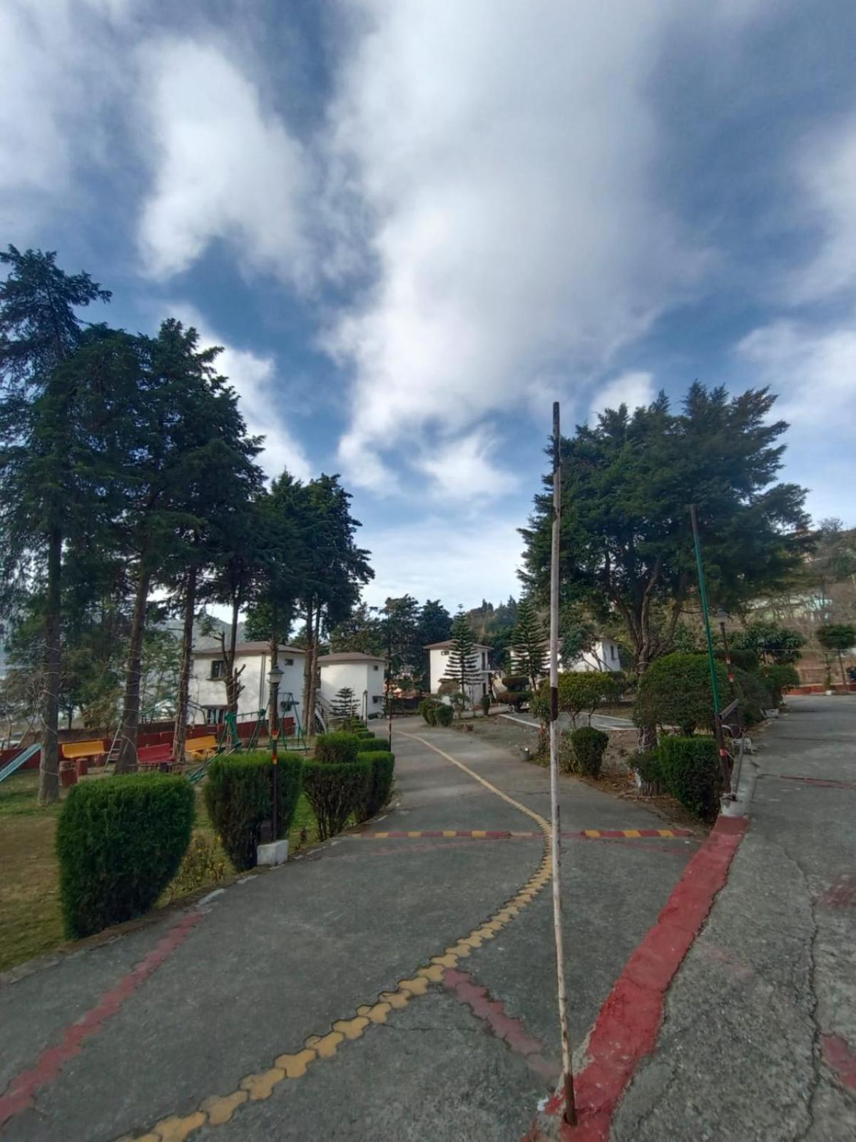 Shikha Resort Ewentbliz Bhimtal Bagian luar foto