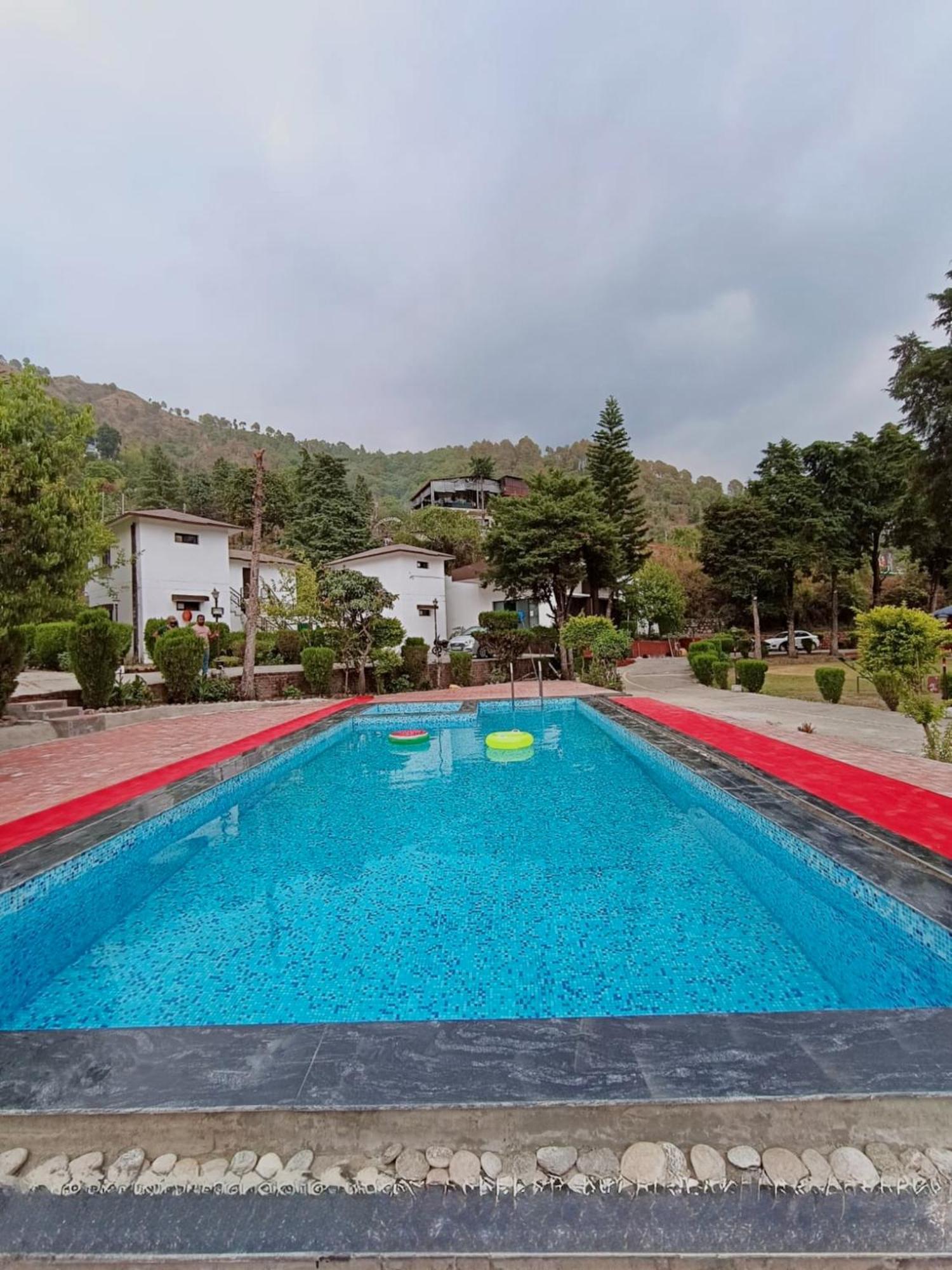 Shikha Resort Ewentbliz Bhimtal Bagian luar foto